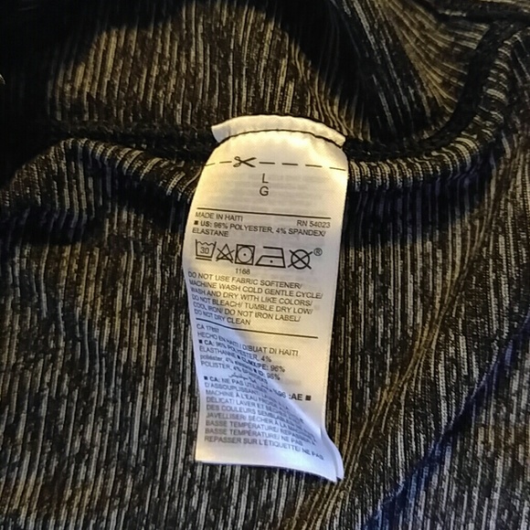 Old Navy Maternity Work Out Top - Picture 4 of 5